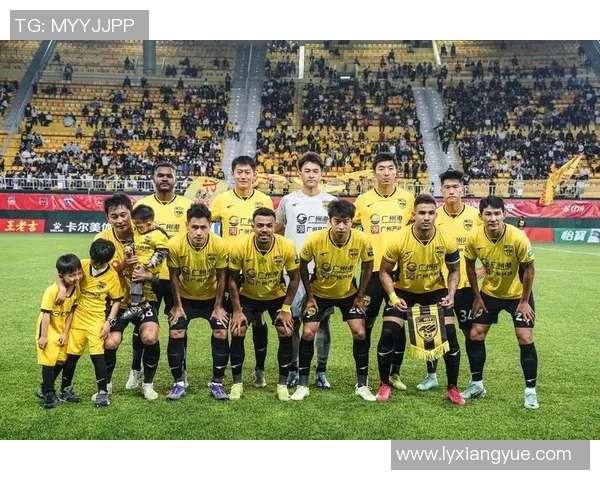 广州足球队灵活性变革引发热议探索新战术与团队协作的未来发展