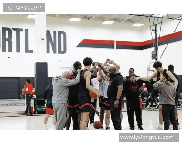 开拓者与勇士全场激战回顾精彩瞬间与关键时刻分析